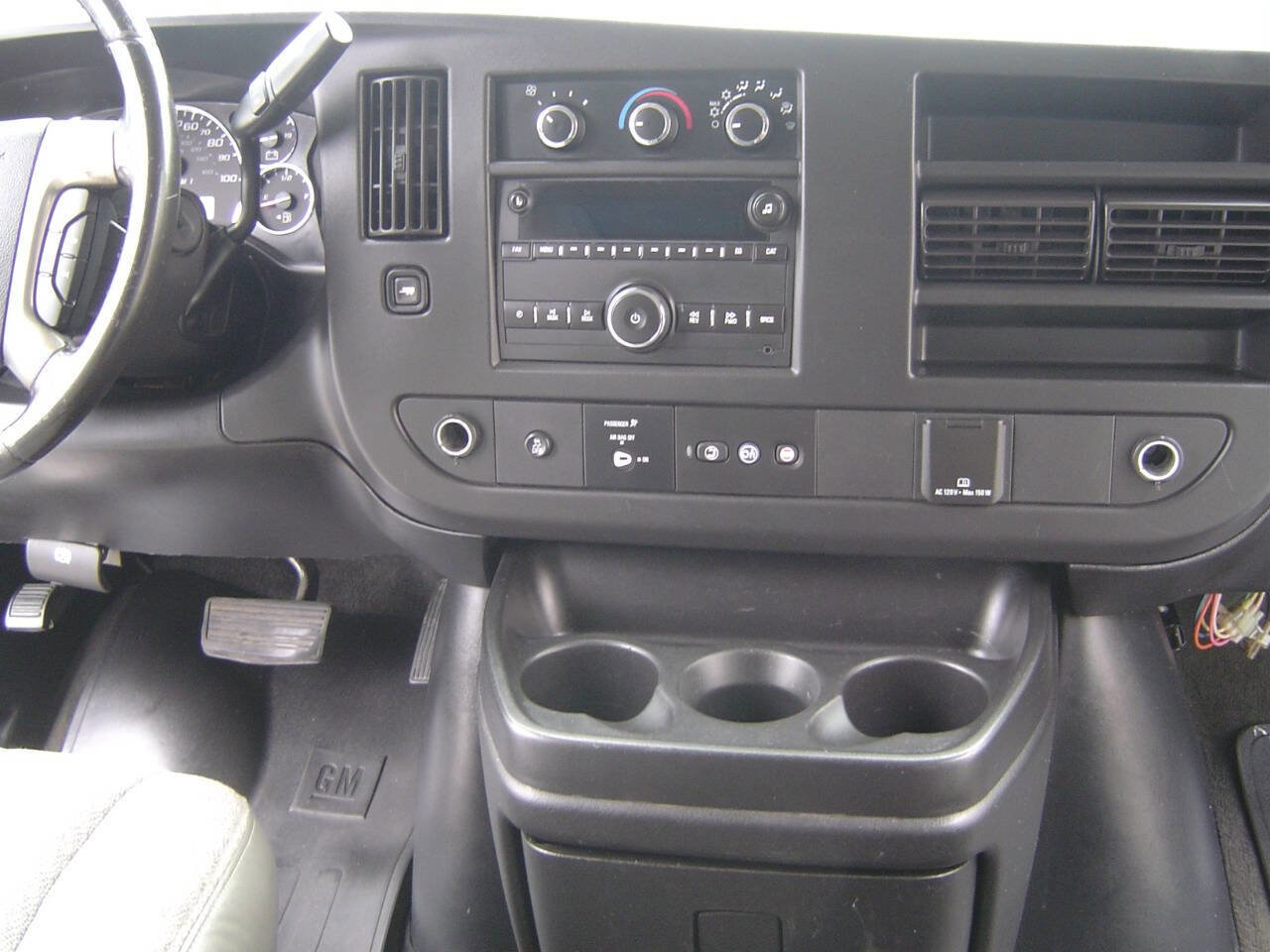 Used 2018 GMC Savana 3500 LT w/ LT Preferred Equipment Group image 12