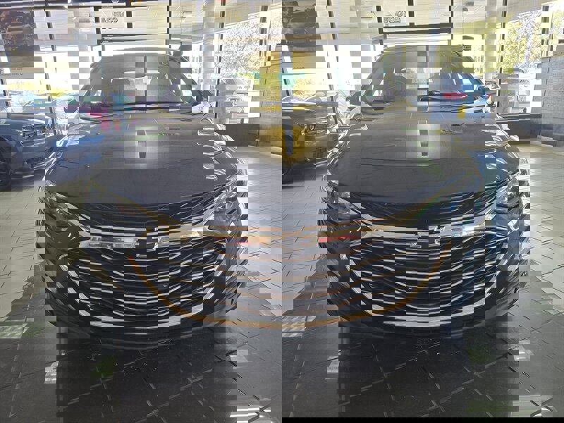 Used 2023 Chevrolet Malibu LT image 2