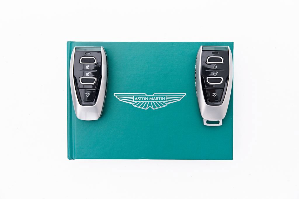 Used 2025 Aston Martin Vanquish RWD image 78