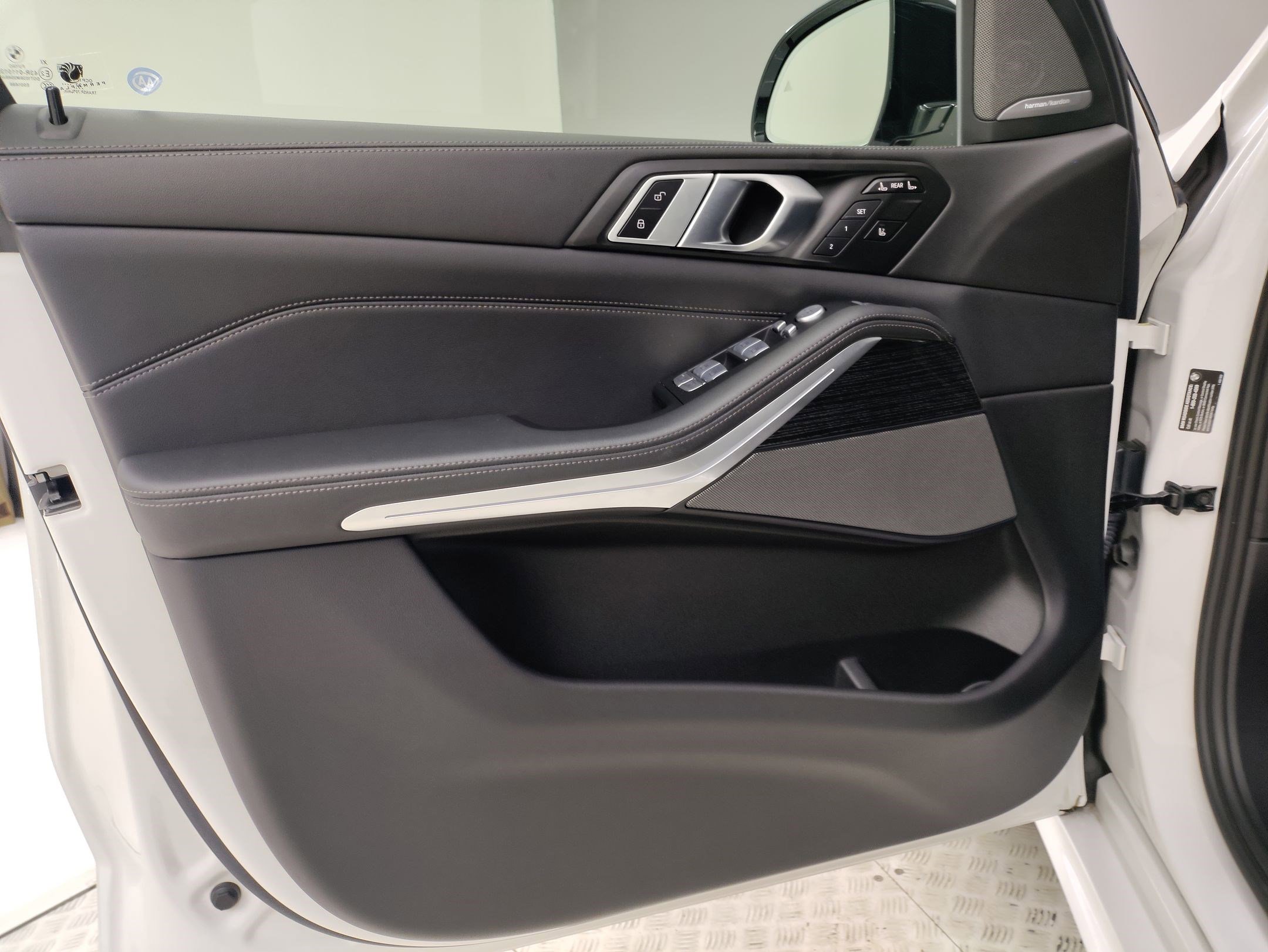 Certified 2023 BMW X7 xDrive40i w/ M Sport Package image 9