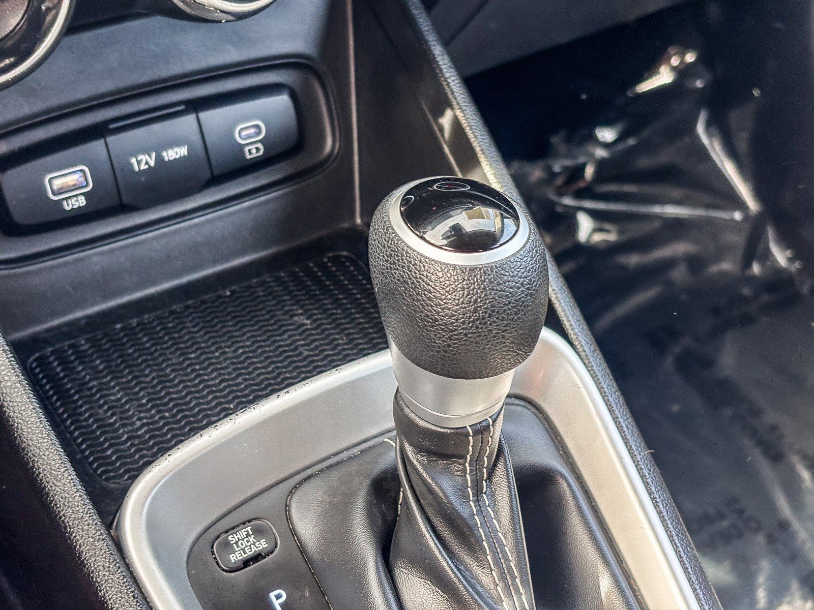 Used 2024 Hyundai Venue SE FWD image 26