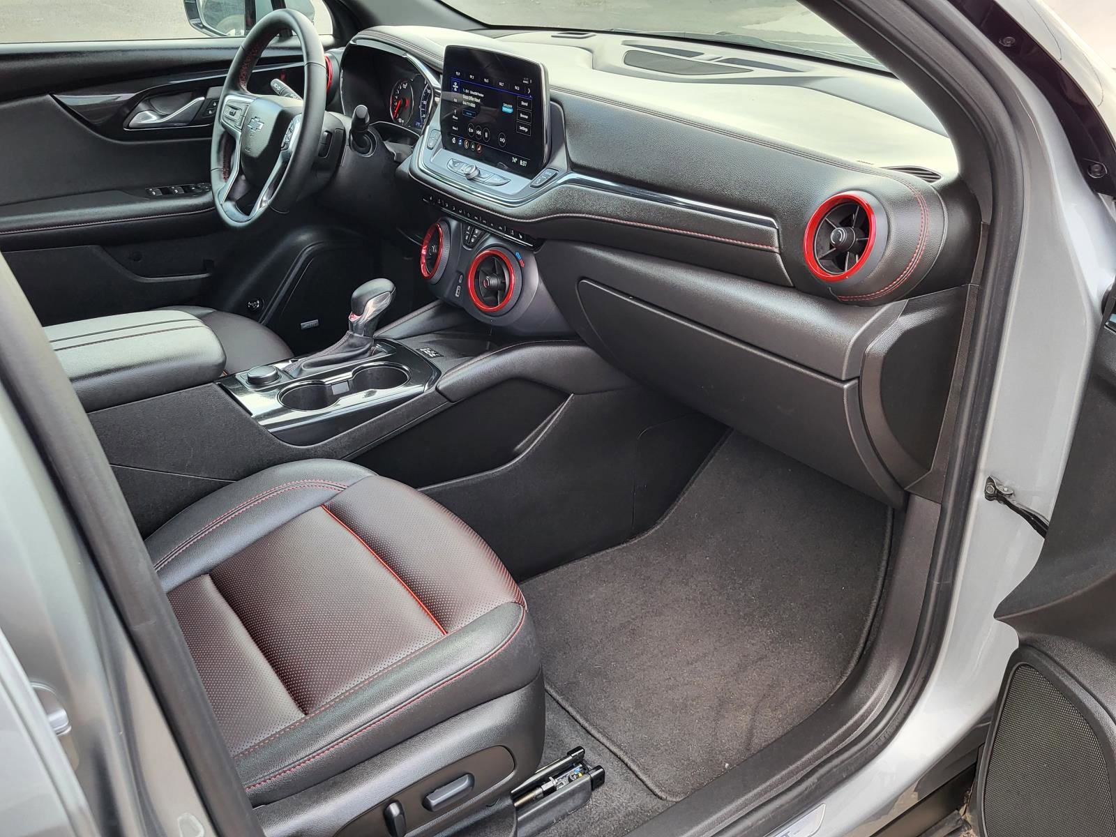 Used 2025 Chevrolet Blazer RS FWD image 9