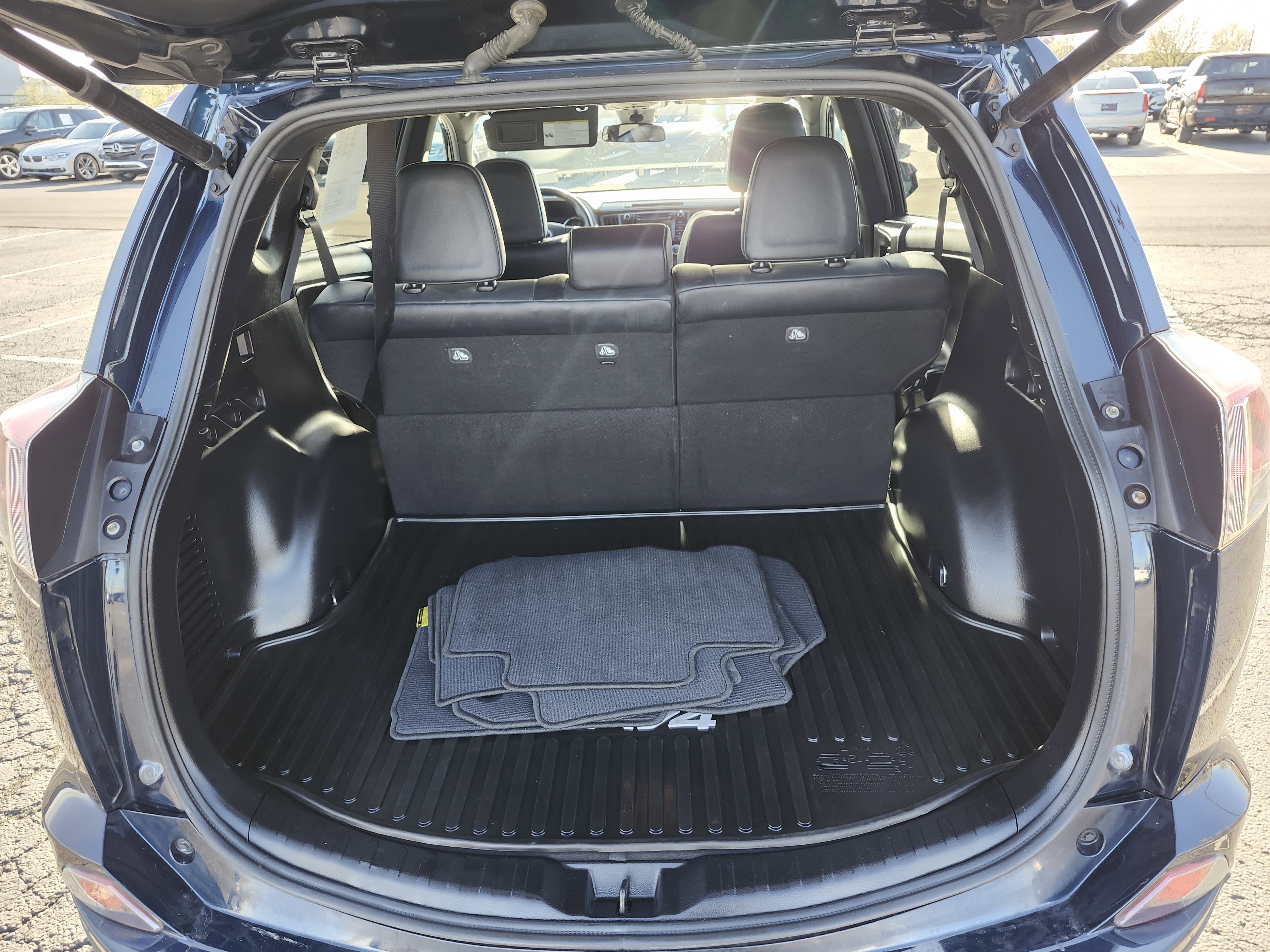 Used 2017 Toyota RAV4 SE image 23