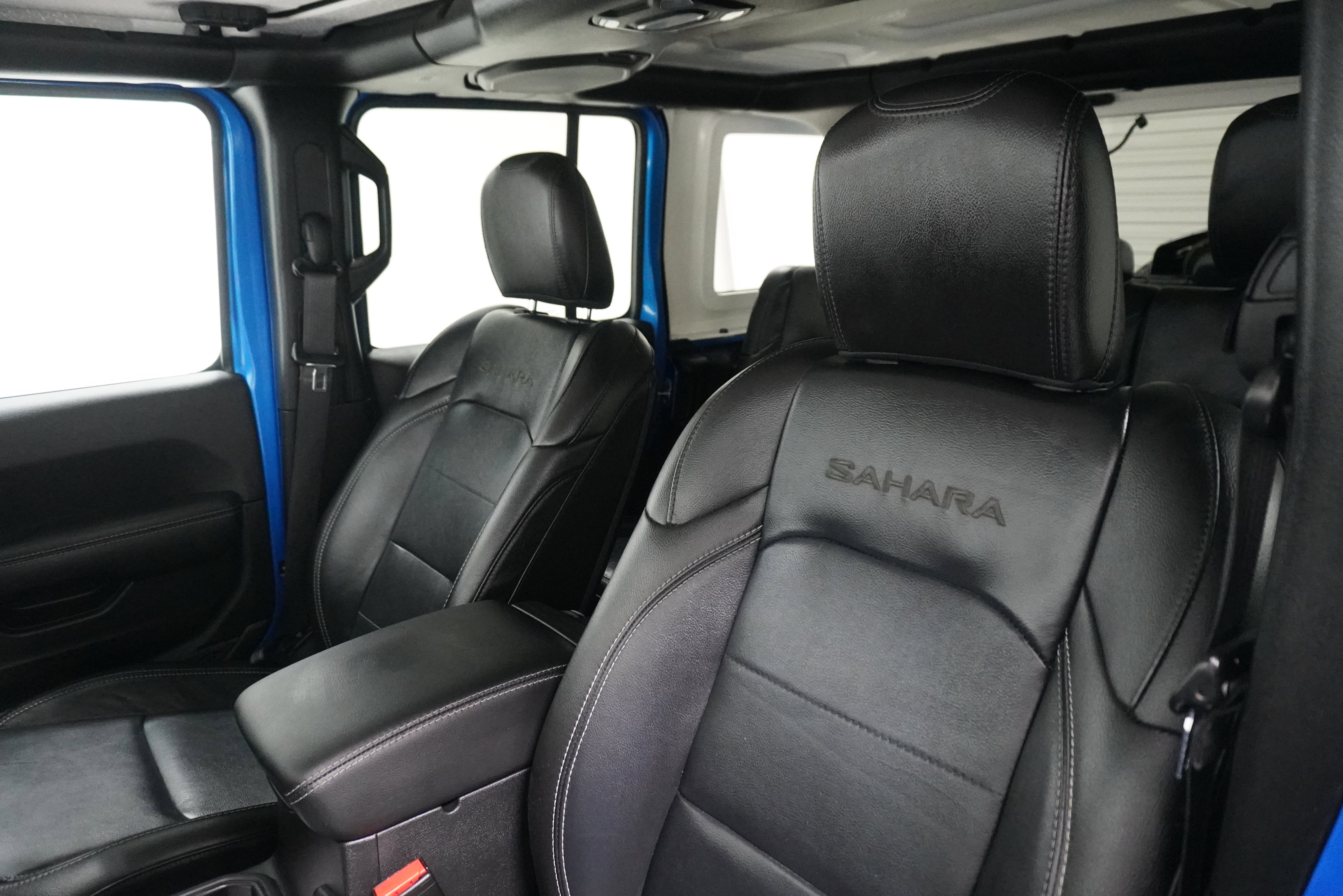 Used 2022 Jeep Wrangler Unlimited Sahara w/ Cold Weather Group image 12