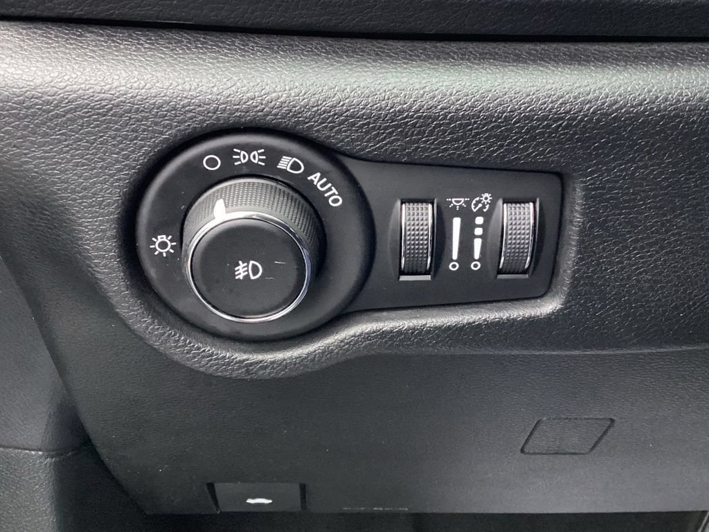 Used 2018 Chrysler Pacifica Touring-L Plus w/ S Appearance Package FWD image 29