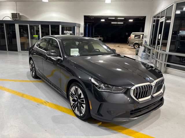 Used 2024 BMW i5 eDrive40i w/ Premium Package RWD image 3