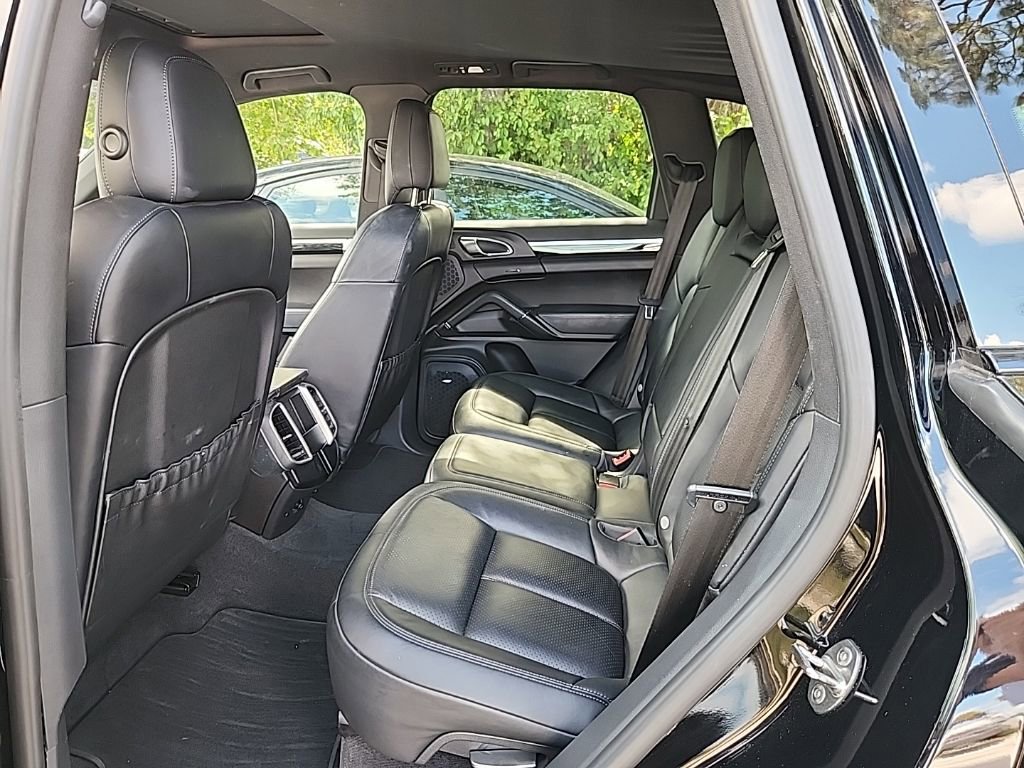 Used 2015 Porsche Cayenne Diesel AWD/4WD image 3