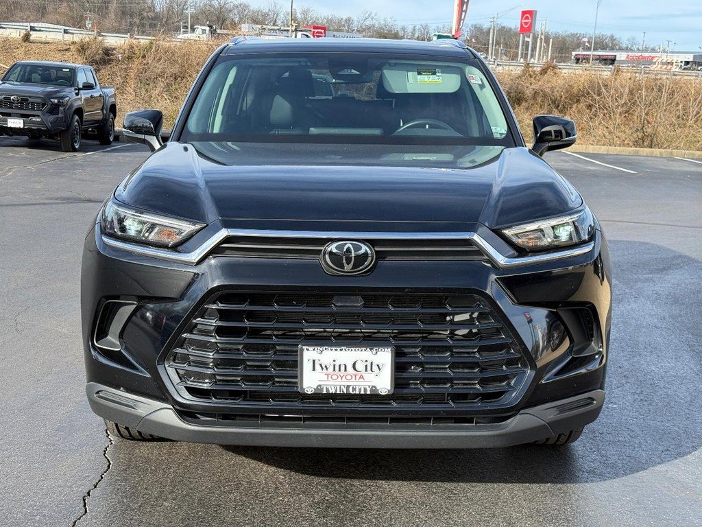 Certified 2025 Toyota Grand Highlander AWD image 9