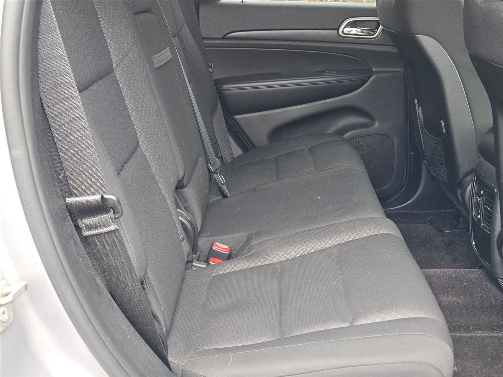 Used 2018 Jeep Grand Cherokee Laredo AWD/4WD image 7