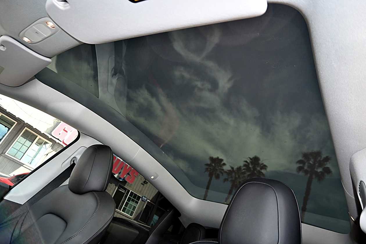 Used 2022 Tesla Model Y Performance AWD/4WD image 21