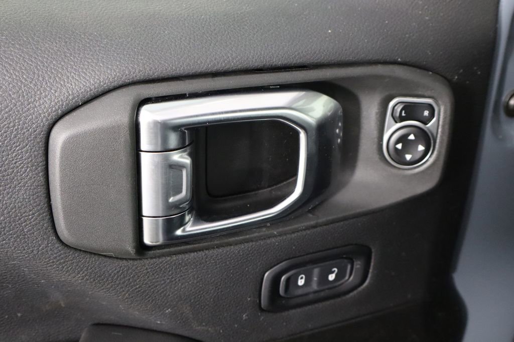 Used 2025 Jeep Wrangler Unlimited Sahara image 22