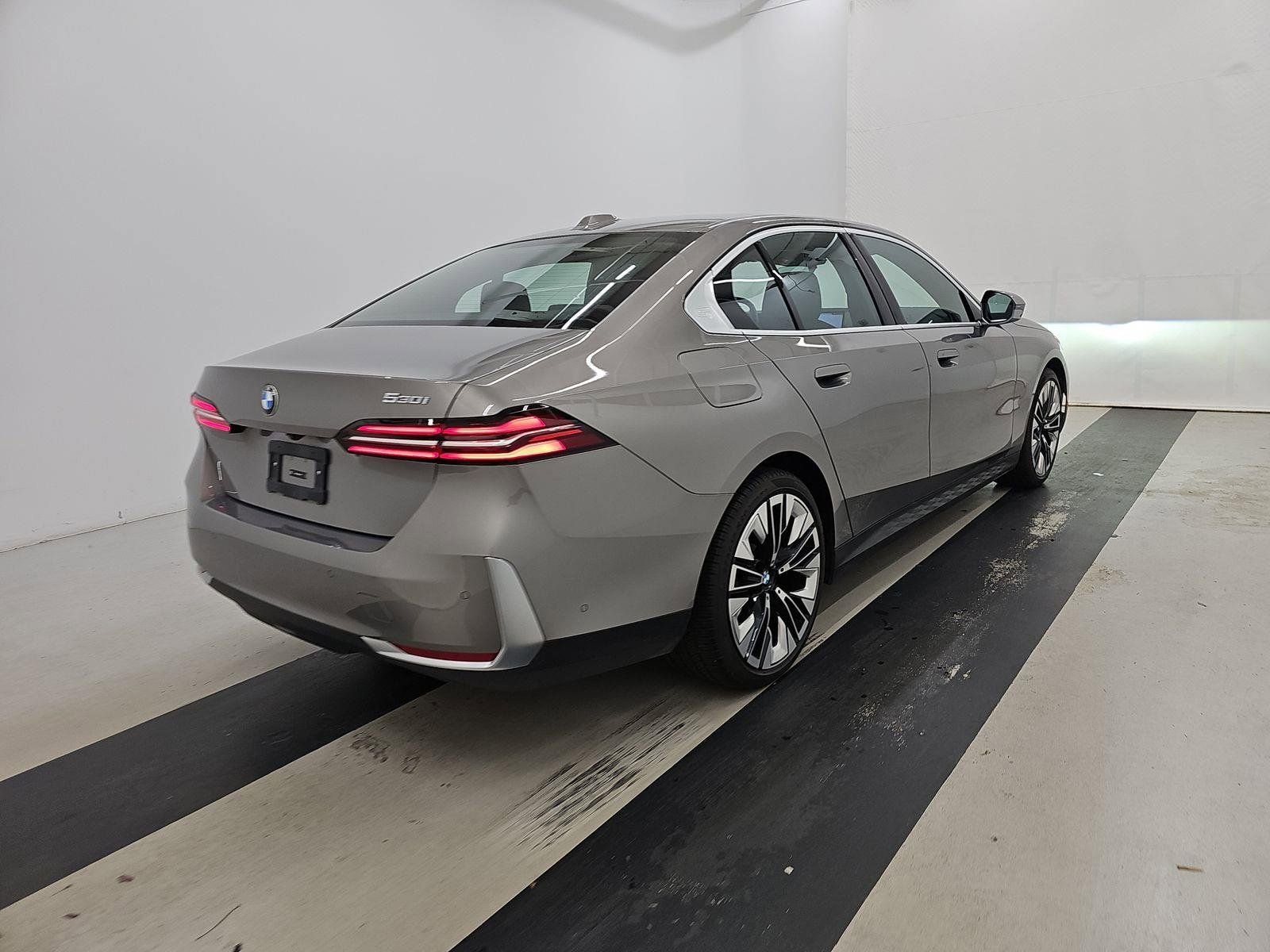 Certified 2024 BMW 530i image 4