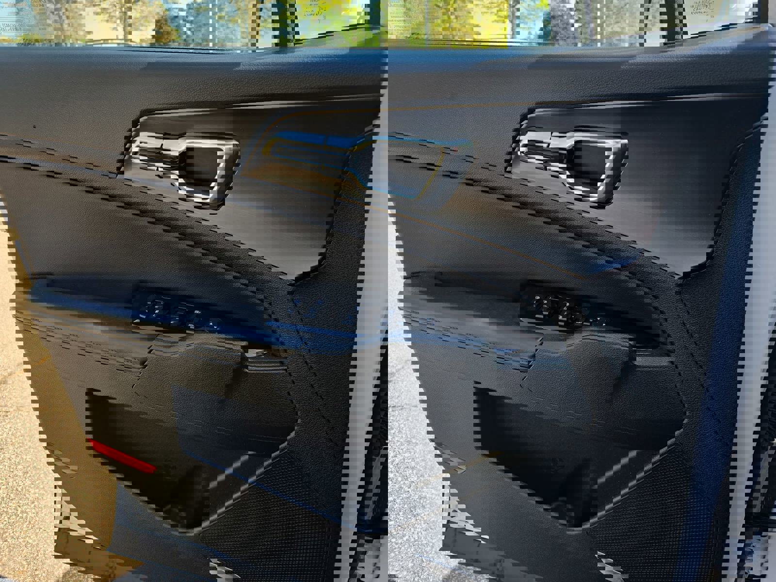 Used 2024 Kia Sportage EX image 28