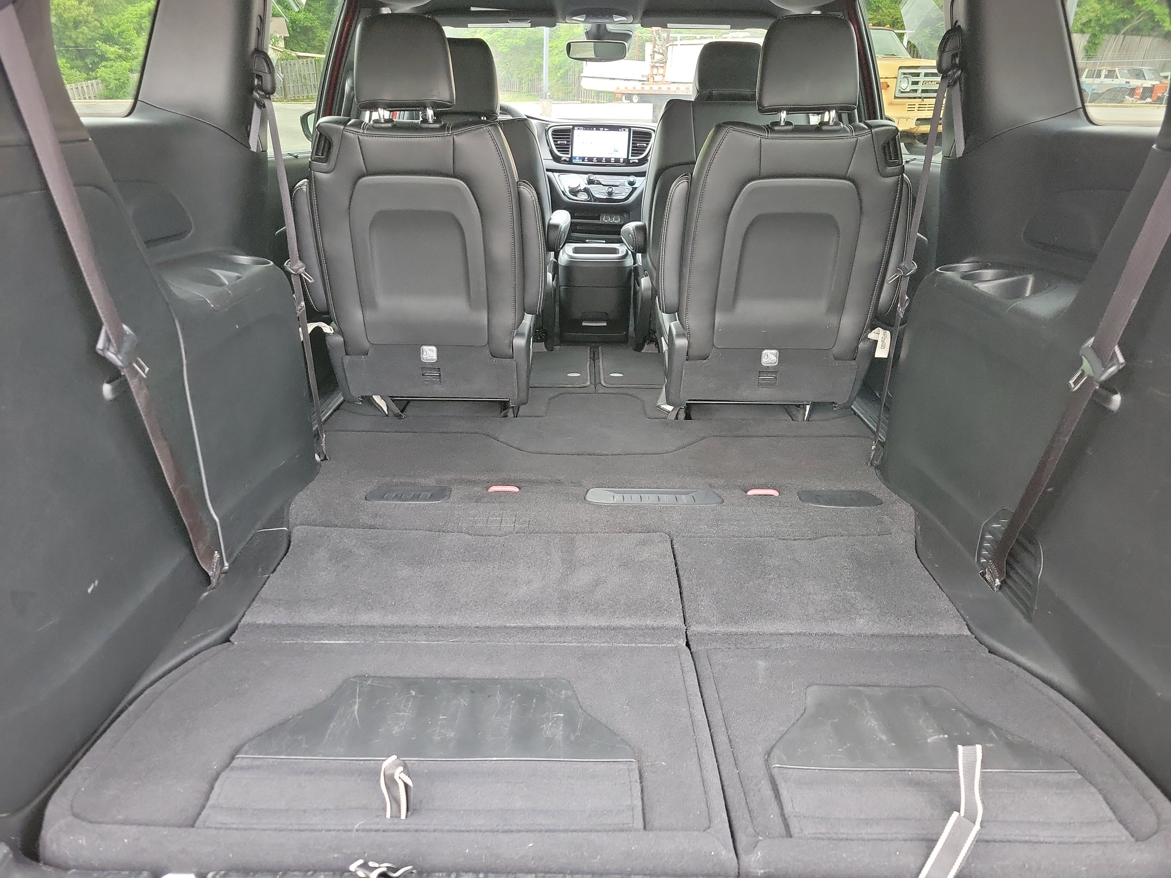 Used 2025 Chrysler Pacifica Select FWD image 14
