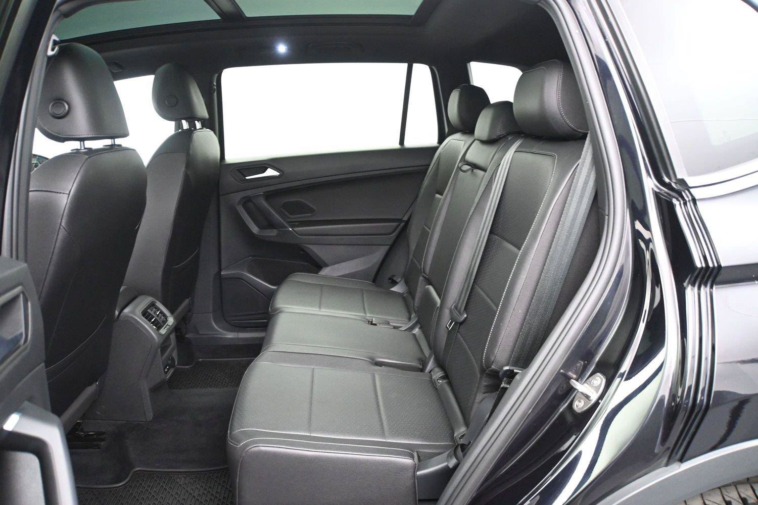 Used 2020 Volkswagen Tiguan SE R-Line AWD/4WD image 9