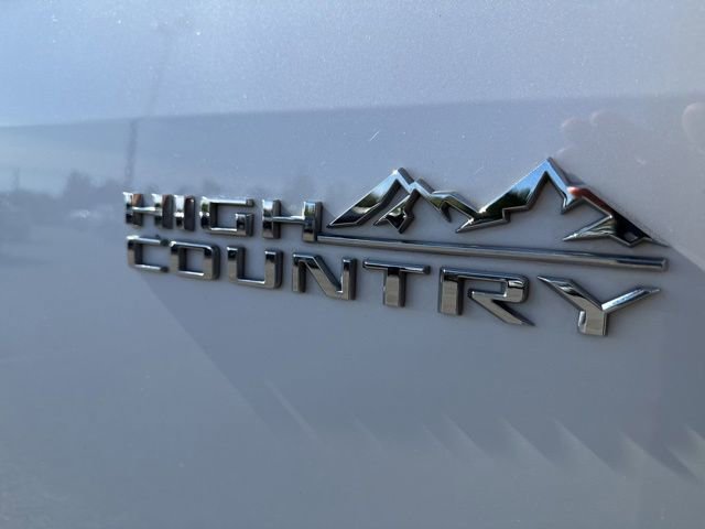Used 2022 Chevrolet Traverse High Country w/ LPO, 'HIT The Road' Package AWD/4WD image 10