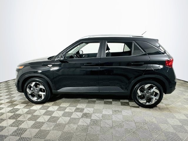 Used 2025 Hyundai Venue SEL FWD image 6