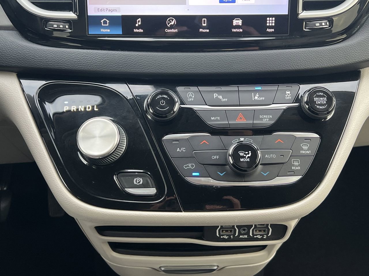 Used 2021 Chrysler Pacifica Touring-L image 5