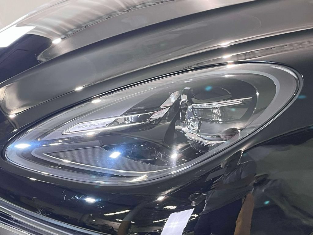 Certified 2023 Porsche Macan AWD/4WD image 11