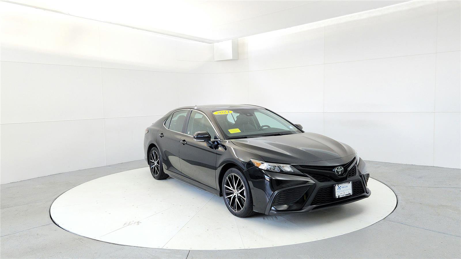 Certified 2024 Toyota Camry SE w/ Cold Weather Package FWD image 1