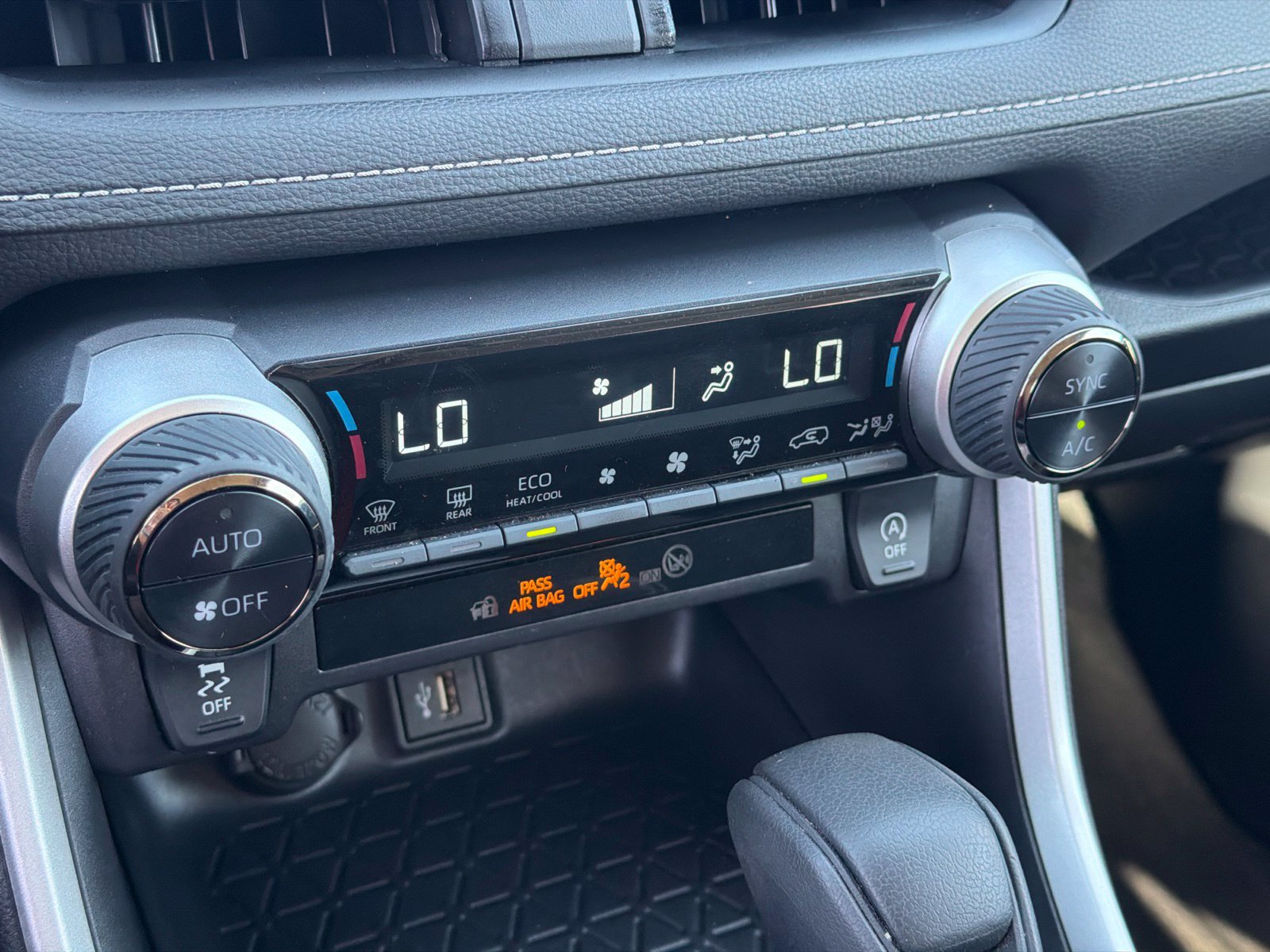 Used 2025 Toyota RAV4 XLE AWD/4WD image 24
