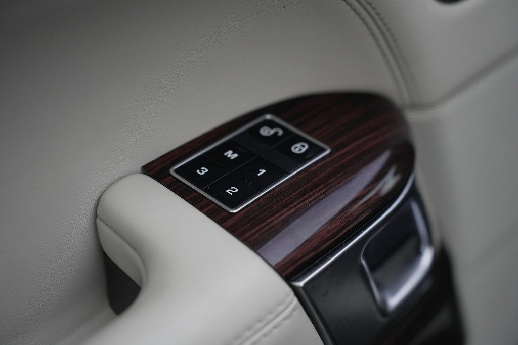 Used 2015 Land Rover Range Rover Supercharged image 17