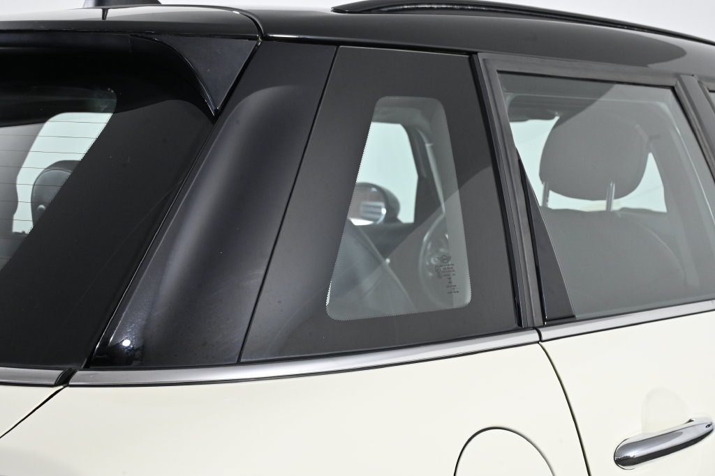 Used 2017 MINI Cooper 4-Door Hardtop FWD image 11