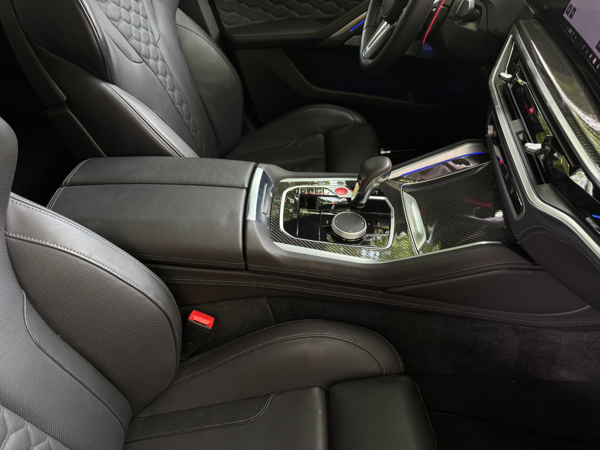 Used 2024 BMW X6 M Competition w/ Executive Package image 29