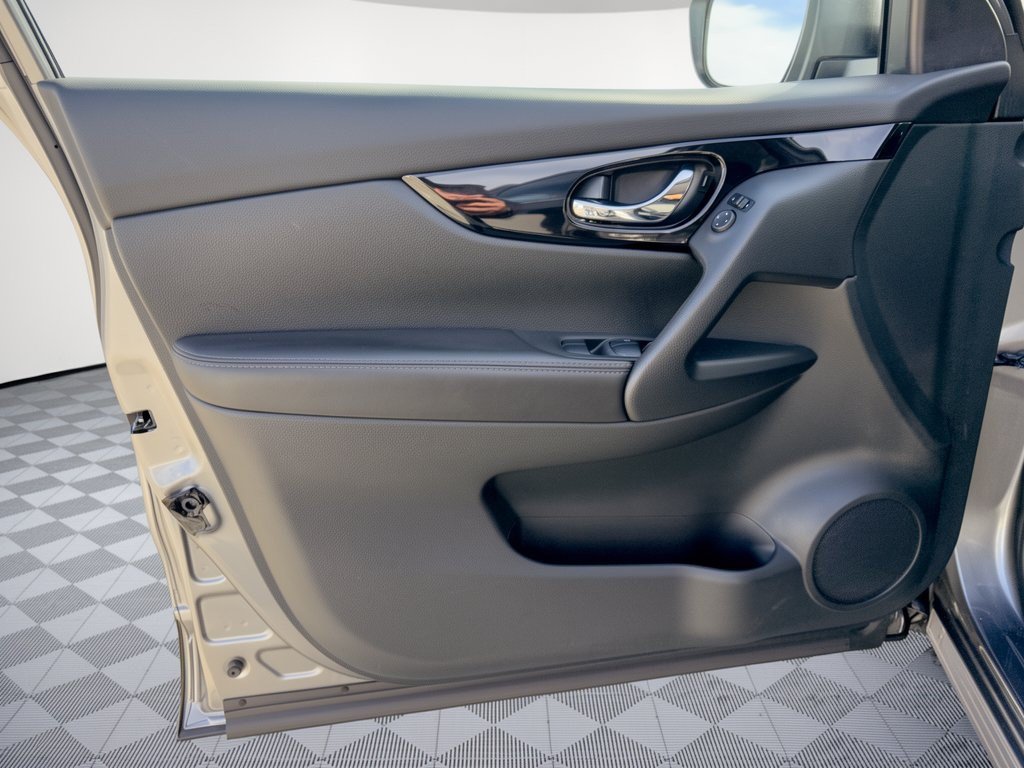 Used 2019 Nissan Rogue Sport SV FWD image 14