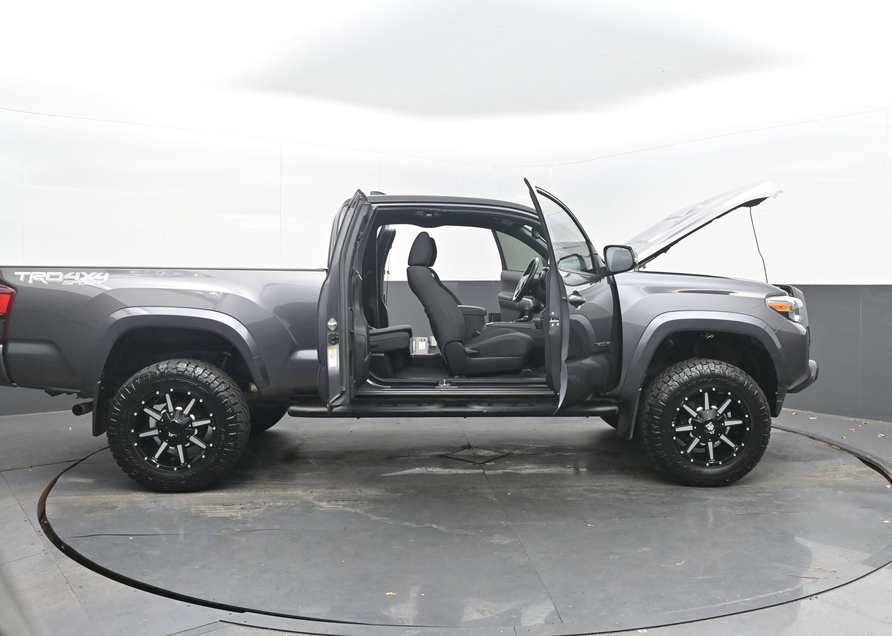 Used 2019 Toyota Tacoma TRD Sport w/ Technology Package image 41