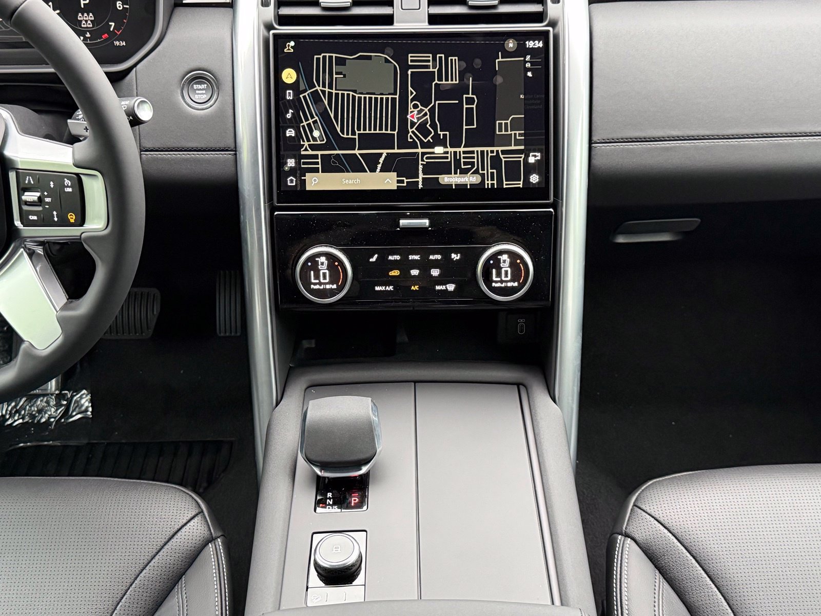 New 2026 Land Rover Discovery S AWD/4WD image 23