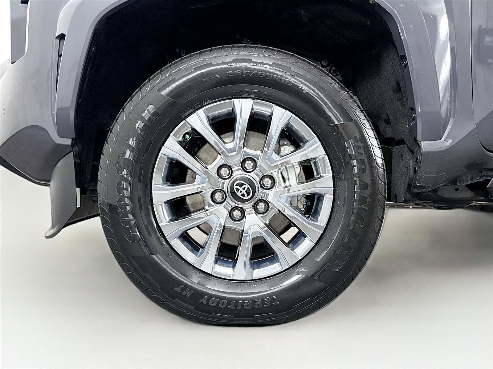 Used 2024 Toyota Tacoma Limited w/ Limited Package (LT) AWD/4WD image 43