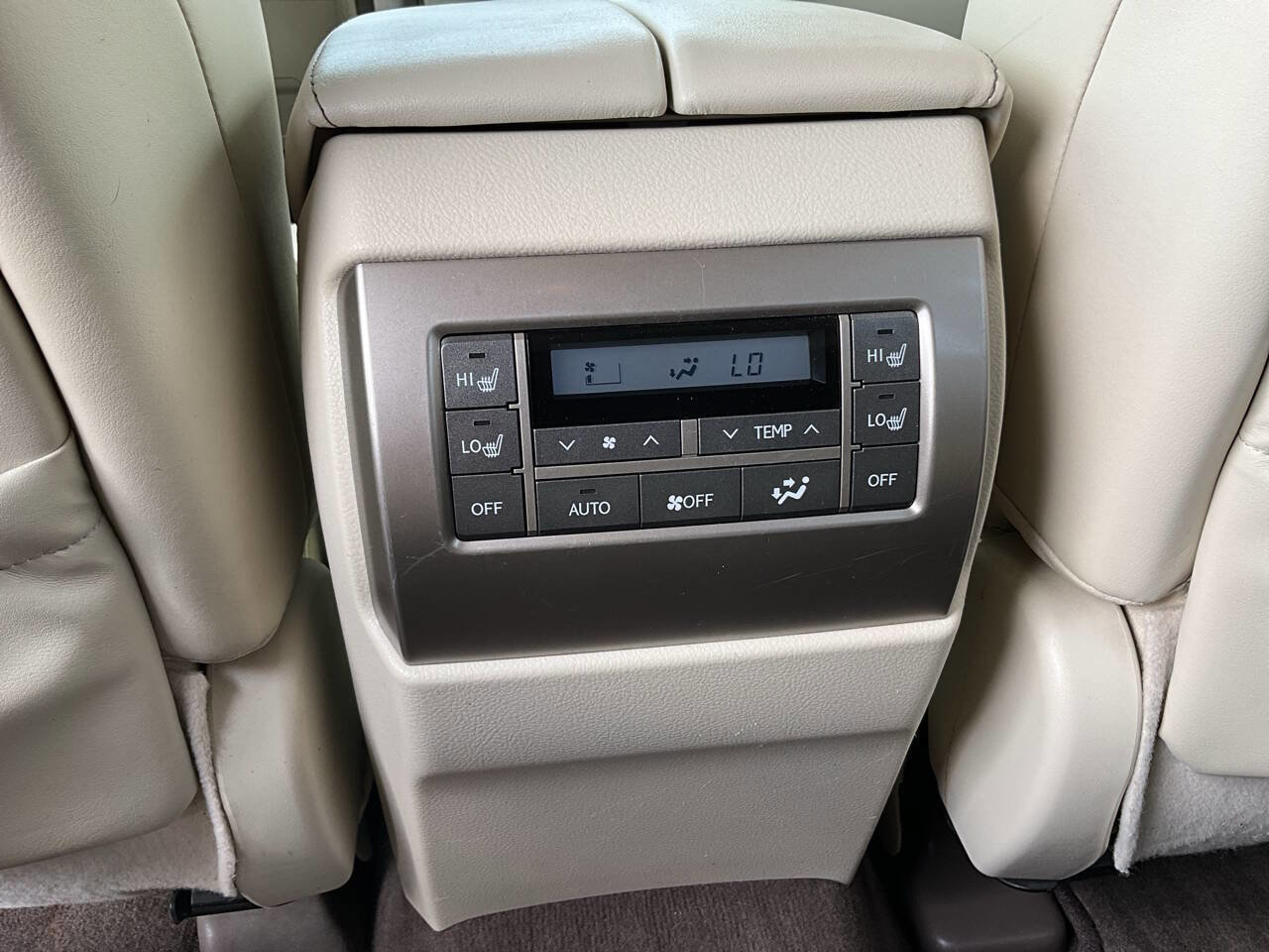 Used 2011 Lexus GX 460 Premium image 32