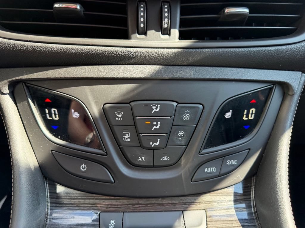 Certified 2018 Buick Envision Premium AWD/4WD image 35