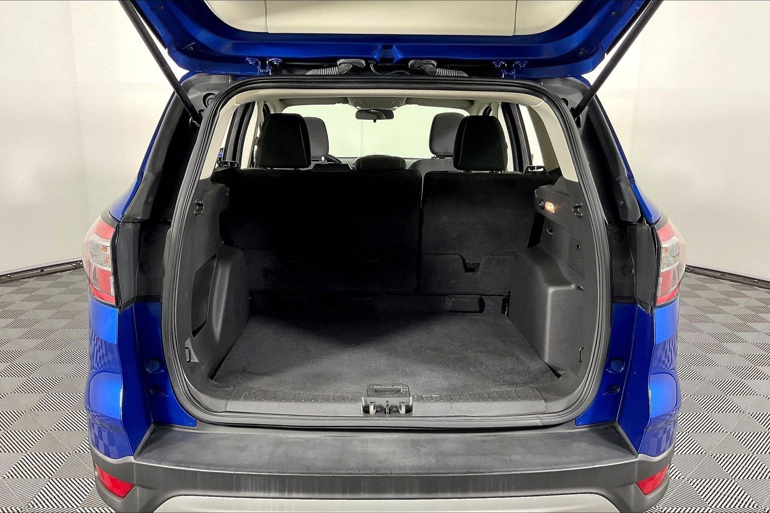 Used 2018 Ford Escape SE image 36