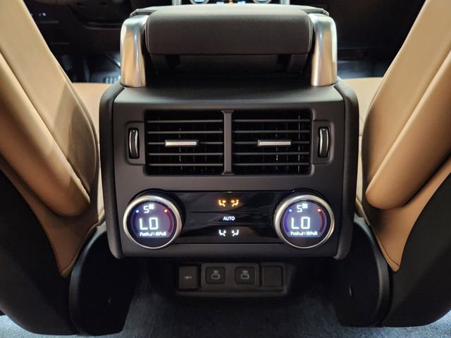 New 2025 Land Rover Discovery Dynamic SE image 30