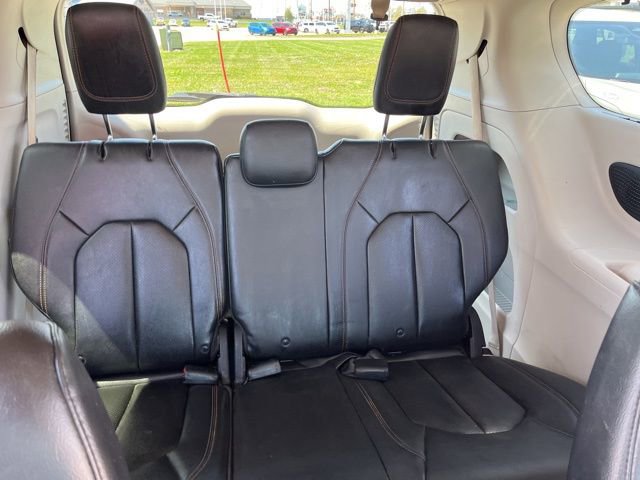 Used 2018 Chrysler Pacifica Touring-L Plus image 21