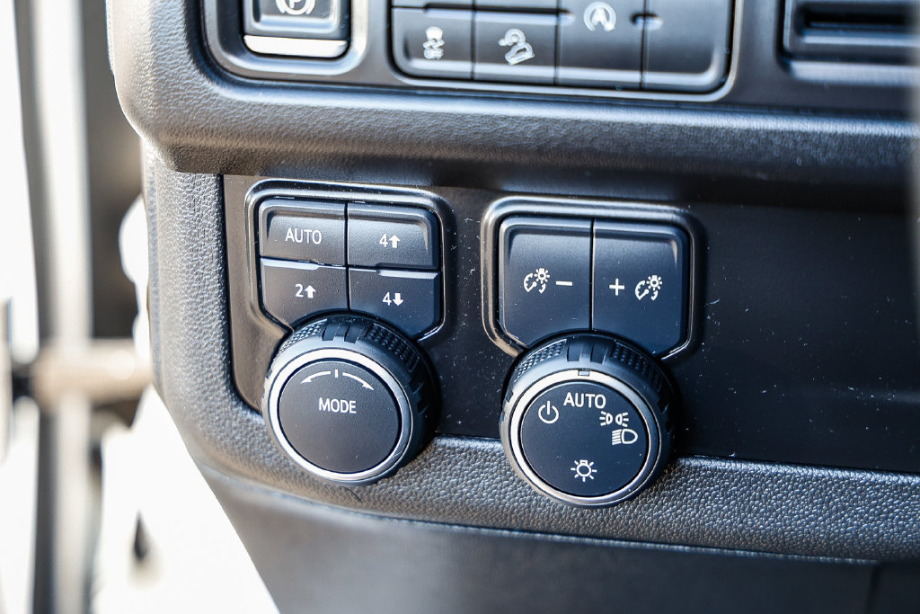 Used 2024 Chevrolet Tahoe Premier AWD/4WD image 50