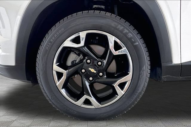 Used 2024 Chevrolet Trax LT w/ Sunroof Package FWD image 22
