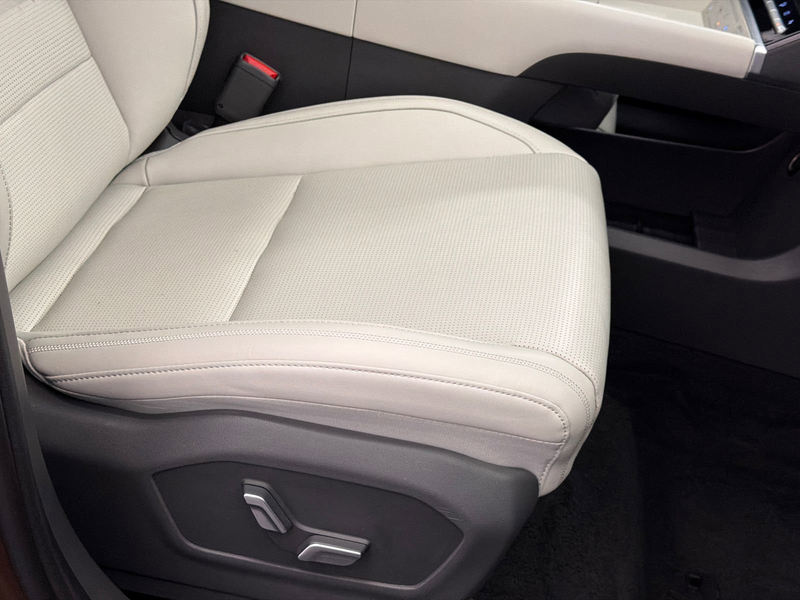 Used 2025 Hyundai Santa Fe Calligraphy image 13