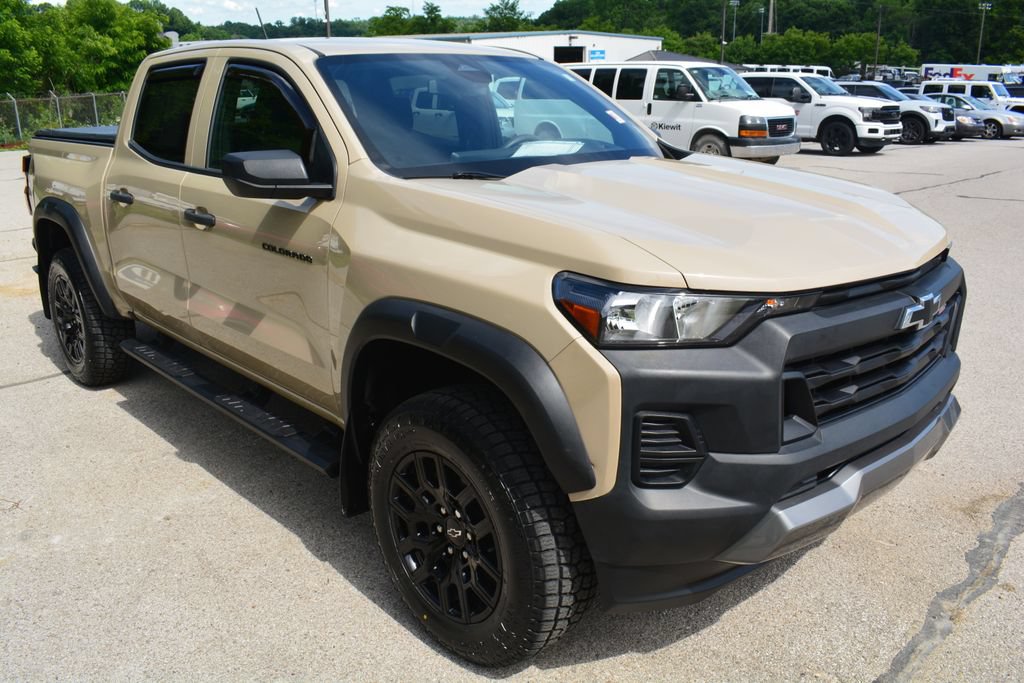 Used 2024 Chevrolet Colorado Trail Boss AWD/4WD image 4
