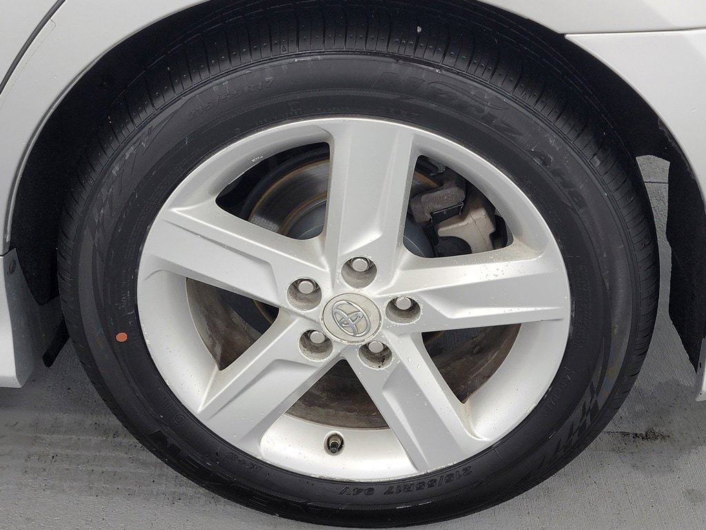 Used 2012 Toyota Camry SE w/ Convenience Pkg FWD image 11