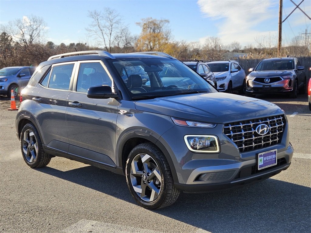 Used 2023 Hyundai Venue Limited image 6