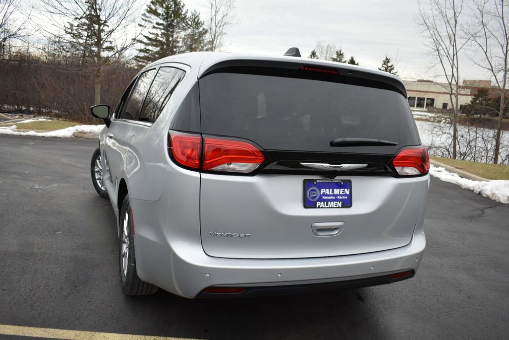 New 2026 Chrysler Voyager LX image 5