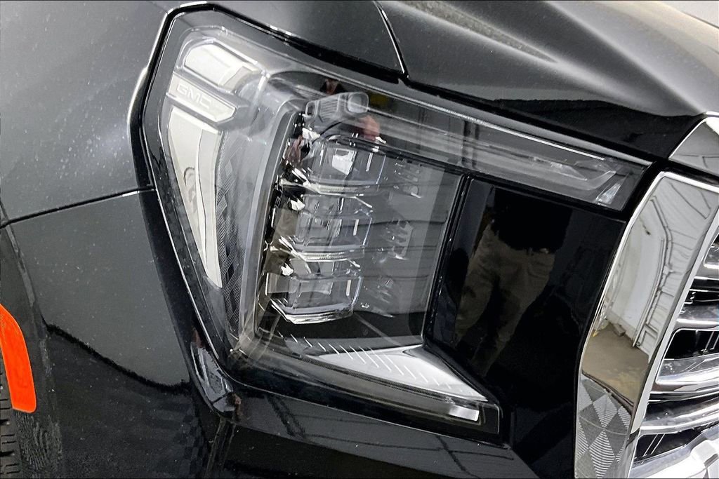 Used 2024 GMC Yukon SLT w/ SLT Luxury Package RWD image 30