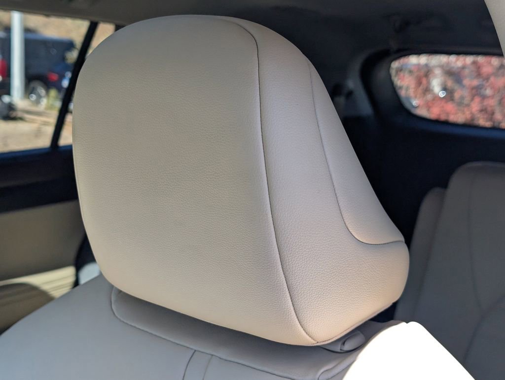 Used 2020 Toyota Highlander XLE image 14