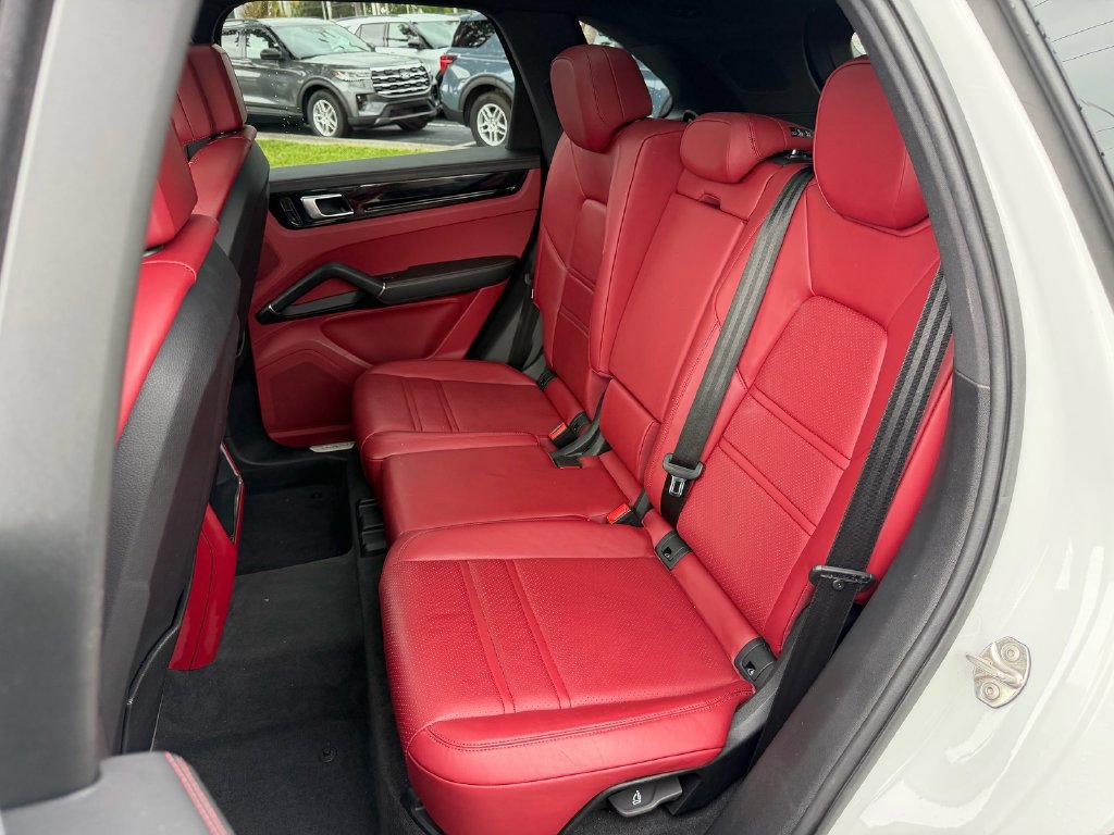 Used 2023 Porsche Cayenne w/ Premium Package AWD/4WD image 10