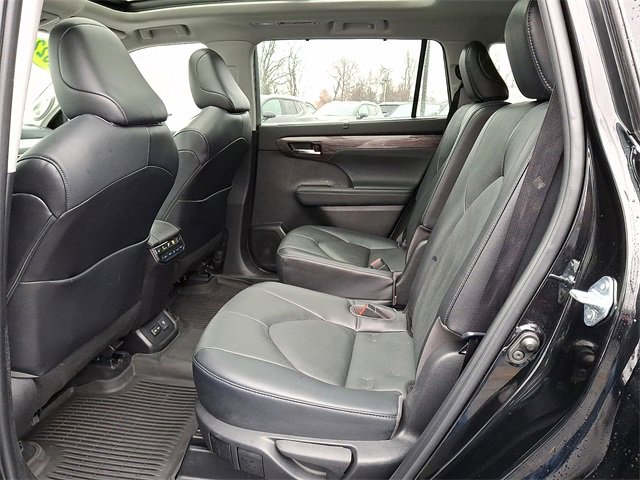 Used 2022 Toyota Highlander Platinum image 10