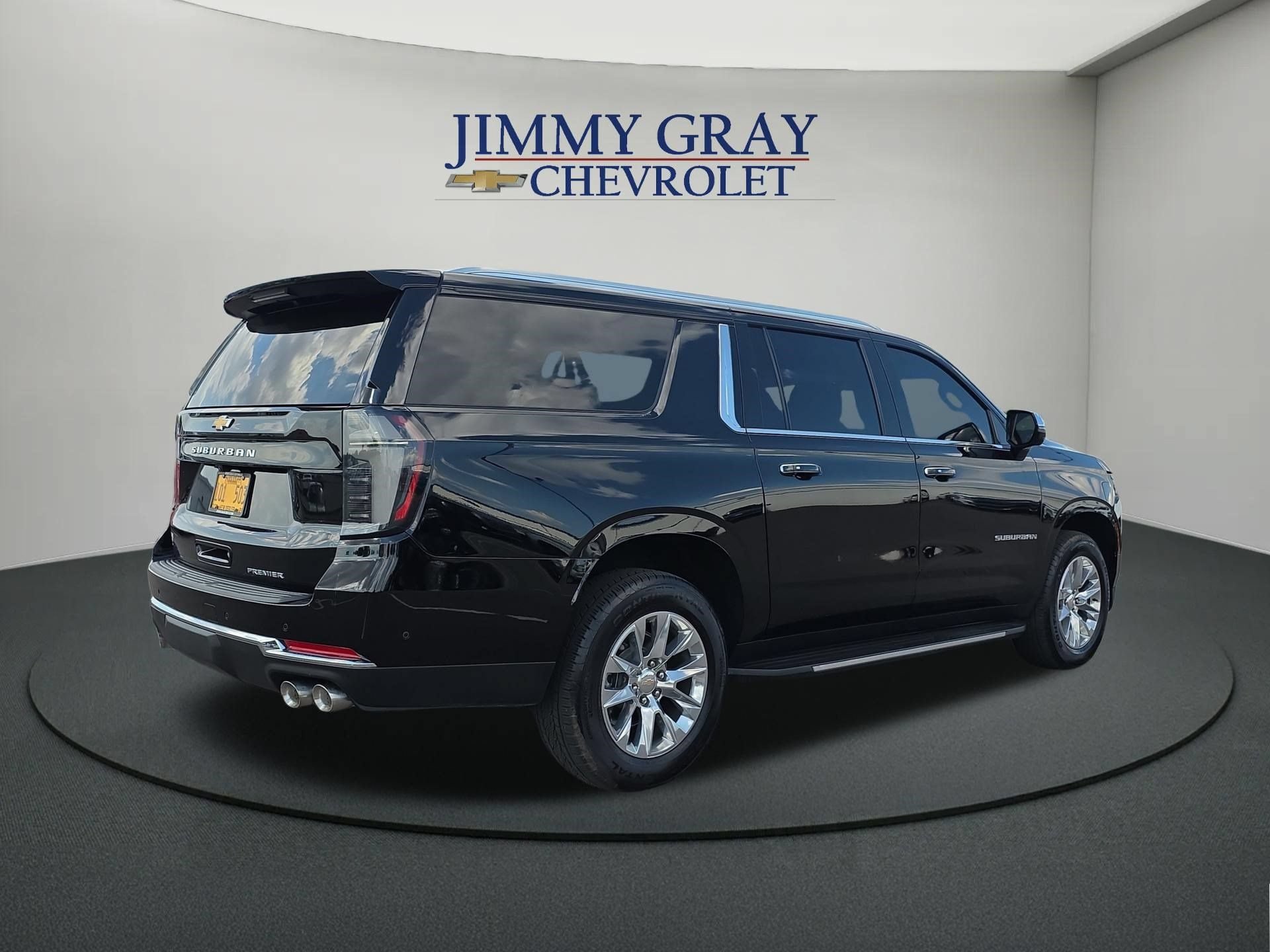 Used 2026 Chevrolet Suburban Premier w/ Sun And Tow Package RWD image 5