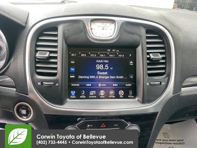 Used 2016 Chrysler 300 Limited image 18